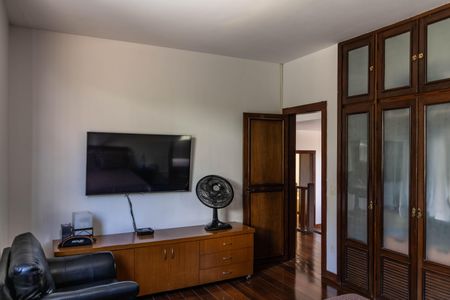 Casa à venda com 450m², 4 quartos e 4 vagasSuíte 1