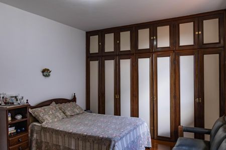 Casa à venda com 450m², 4 quartos e 4 vagasSuíte 2