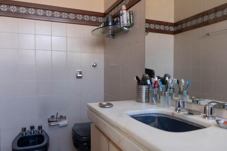 Casa à venda com 450m², 4 quartos e 4 vagasBanheiro da Suíte 1