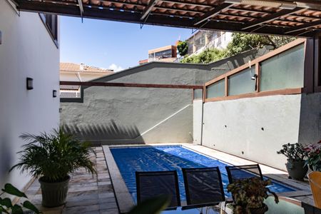 Casa à venda com 450m², 4 quartos e 4 vagasPiscina