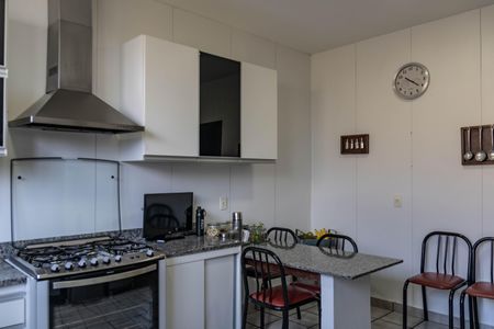 Casa à venda com 450m², 4 quartos e 4 vagasCozinha