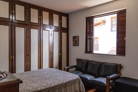 Casa à venda com 450m², 4 quartos e 4 vagasSuíte 2