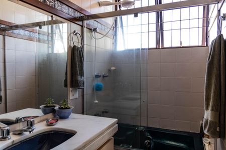 Casa à venda com 450m², 4 quartos e 4 vagasBanheiro da Suíte 1