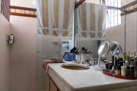 Casa à venda com 450m², 4 quartos e 4 vagasBanheiro da Suíte 2