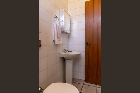 Casa à venda com 450m², 4 quartos e 4 vagasBanheiro de serviço