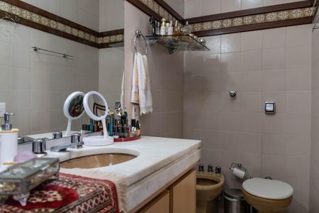 Casa à venda com 450m², 4 quartos e 4 vagasBanheiro da Suíte 2