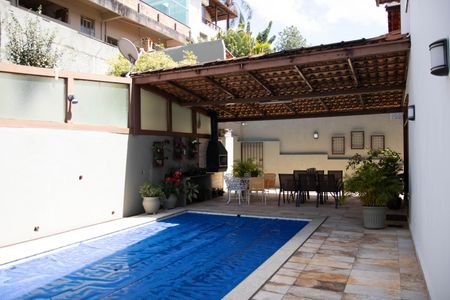 Casa à venda com 450m², 4 quartos e 4 vagasPiscina
