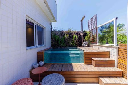 Apartamento à venda com 170m², 3 quartos e 3 vagas Apartamento à venda com 170m², 3 quartos e 3 vagasÁrea de Lazer Piscina