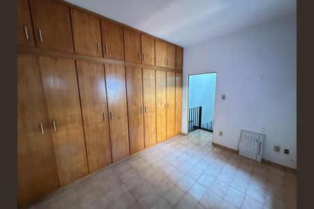 Casa à venda com 270m², 5 quartos e 2 vagas Casa à venda com 270m², 5 quartos e 2 vagasQuarto 4