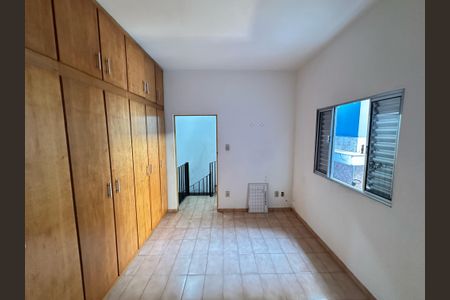 Casa à venda com 270m², 5 quartos e 2 vagas Casa à venda com 270m², 5 quartos e 2 vagasQuarto 4