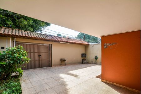 Casa à venda com 247m², 5 quartos e 3 vagas Casa à venda com 247m², 5 quartos e 3 vagasGaragem