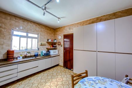 Casa à venda com 411m², 5 quartos e 6 vagasCozinha (Casa 2)