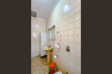 Casa à venda com 411m², 5 quartos e 6 vagasBanheiro da Suíte