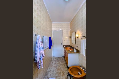 Casa à venda com 411m², 5 quartos e 6 vagasBanheiro da Suíte 2