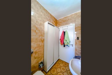 Casa à venda com 411m², 5 quartos e 6 vagasBanheiro (Casa 2)