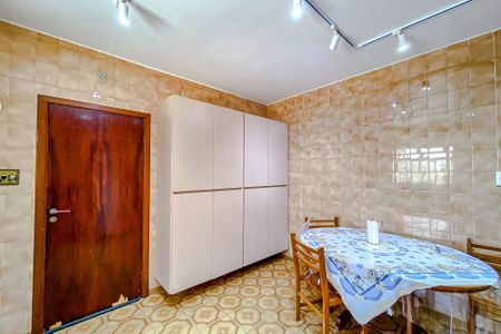 Casa à venda com 411m², 5 quartos e 6 vagasCozinha (Casa 2)