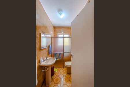 Casa à venda com 411m², 5 quartos e 6 vagasBanheiro (Casa 2)