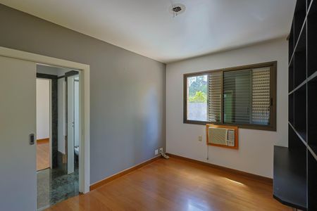 Apartamento à venda com 274m², 4 quartos e 5 vagas Apartamento à venda com 274m², 4 quartos e 5 vagasQuarto 4