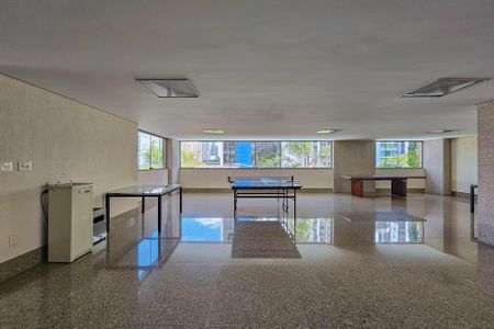 Apartamento à venda com 274m², 4 quartos e 5 vagas Apartamento à venda com 274m², 4 quartos e 5 vagasSala de Jogos