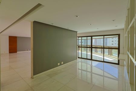 Apartamento à venda com 274m², 4 quartos e 5 vagas Apartamento à venda com 274m², 4 quartos e 5 vagasSala