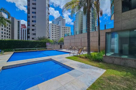 Apartamento à venda com 274m², 4 quartos e 5 vagas Apartamento à venda com 274m², 4 quartos e 5 vagasÁrea comum - Piscina