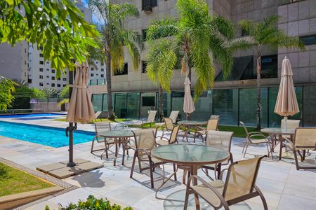 Apartamento à venda com 274m², 4 quartos e 5 vagas Apartamento à venda com 274m², 4 quartos e 5 vagasÁrea comum - Piscina