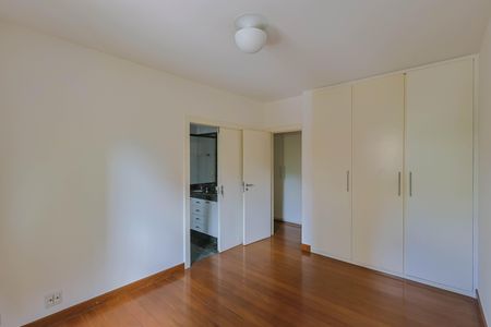 Apartamento à venda com 274m², 4 quartos e 5 vagas Apartamento à venda com 274m², 4 quartos e 5 vagasSuíte 2
