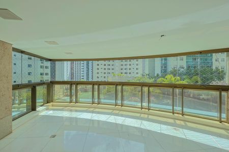 Apartamento à venda com 274m², 4 quartos e 5 vagas Apartamento à venda com 274m², 4 quartos e 5 vagasVaranda da Sala