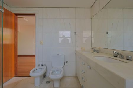 Apartamento à venda com 274m², 4 quartos e 5 vagas Apartamento à venda com 274m², 4 quartos e 5 vagasBanheiro da Suíte 3