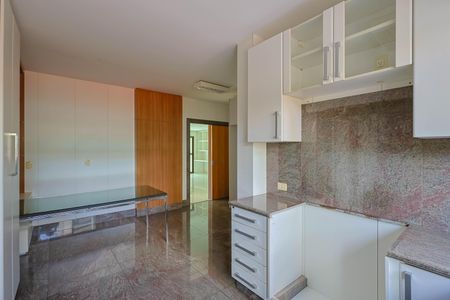 Apartamento à venda com 274m², 4 quartos e 5 vagas Apartamento à venda com 274m², 4 quartos e 5 vagasCozinha