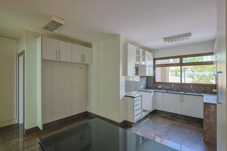 Apartamento à venda com 274m², 4 quartos e 5 vagas Apartamento à venda com 274m², 4 quartos e 5 vagasCozinha
