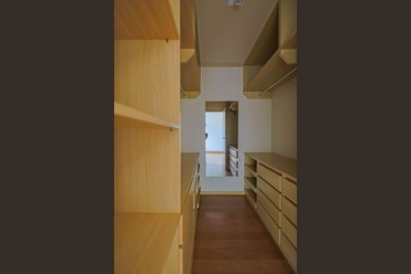 Apartamento à venda com 274m², 4 quartos e 5 vagas Apartamento à venda com 274m², 4 quartos e 5 vagasCloset da suíte 3