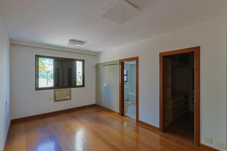 Apartamento à venda com 274m², 4 quartos e 5 vagas Apartamento à venda com 274m², 4 quartos e 5 vagasSuíte 3