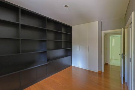 Apartamento à venda com 274m², 4 quartos e 5 vagas Apartamento à venda com 274m², 4 quartos e 5 vagasQuarto 4