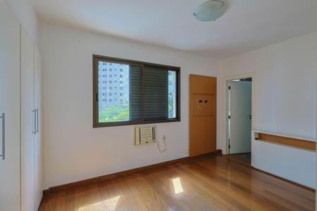 Apartamento à venda com 274m², 4 quartos e 5 vagas Apartamento à venda com 274m², 4 quartos e 5 vagasSuíte 1