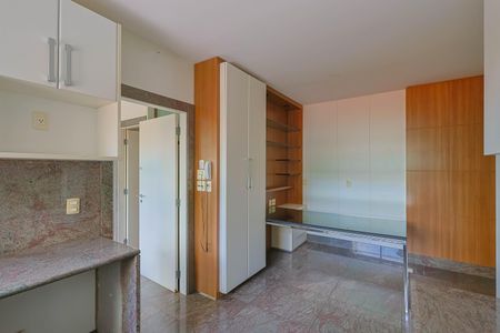 Apartamento à venda com 274m², 4 quartos e 5 vagas Apartamento à venda com 274m², 4 quartos e 5 vagasCozinha