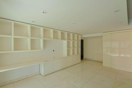 Apartamento à venda com 274m², 4 quartos e 5 vagas Apartamento à venda com 274m², 4 quartos e 5 vagasSala