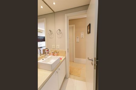 Apartamento à venda com 69m², 2 quartos e 1 vagaBanheiro Corredor