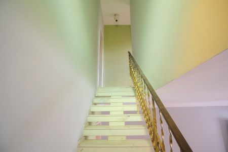 Casa à venda com 157m², 3 quartos e 2 vagasEscada