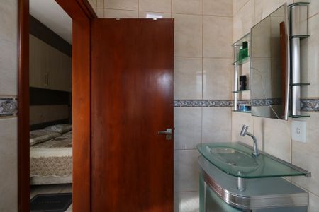 Casa à venda com 137m², 3 quartos e 2 vagasBanheiro da Suíte