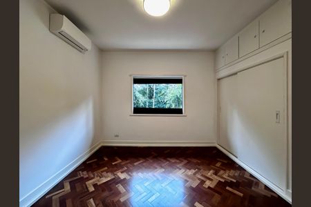 Casa à venda com 490m², 4 quartos e 7 vagas Casa à venda com 490m², 4 quartos e 7 vagasQuarto 1