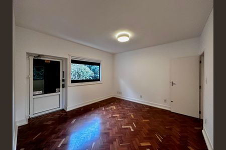 Casa à venda com 490m², 4 quartos e 7 vagas Casa à venda com 490m², 4 quartos e 7 vagasSuíte 1