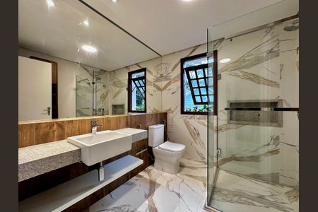 Casa à venda com 490m², 4 quartos e 7 vagas Casa à venda com 490m², 4 quartos e 7 vagasBanheiro Social