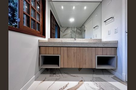 Casa à venda com 490m², 4 quartos e 7 vagas Casa à venda com 490m², 4 quartos e 7 vagasBanheiro Suíte 1