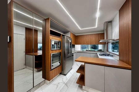 Casa à venda com 490m², 4 quartos e 7 vagas Casa à venda com 490m², 4 quartos e 7 vagasCozinha