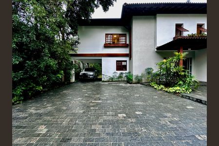 Casa à venda com 490m², 4 quartos e 7 vagas Casa à venda com 490m², 4 quartos e 7 vagasGaragem