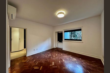 Casa à venda com 490m², 4 quartos e 7 vagas Casa à venda com 490m², 4 quartos e 7 vagasSuíte 1