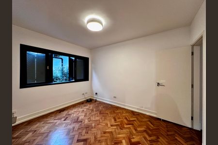 Casa à venda com 490m², 4 quartos e 7 vagas Casa à venda com 490m², 4 quartos e 7 vagasSuíte 3 Térreo