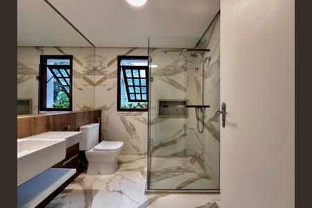 Casa à venda com 490m², 4 quartos e 7 vagas Casa à venda com 490m², 4 quartos e 7 vagasBanheiro Social