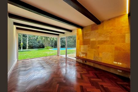 Casa à venda com 490m², 4 quartos e 7 vagas Casa à venda com 490m², 4 quartos e 7 vagasSala